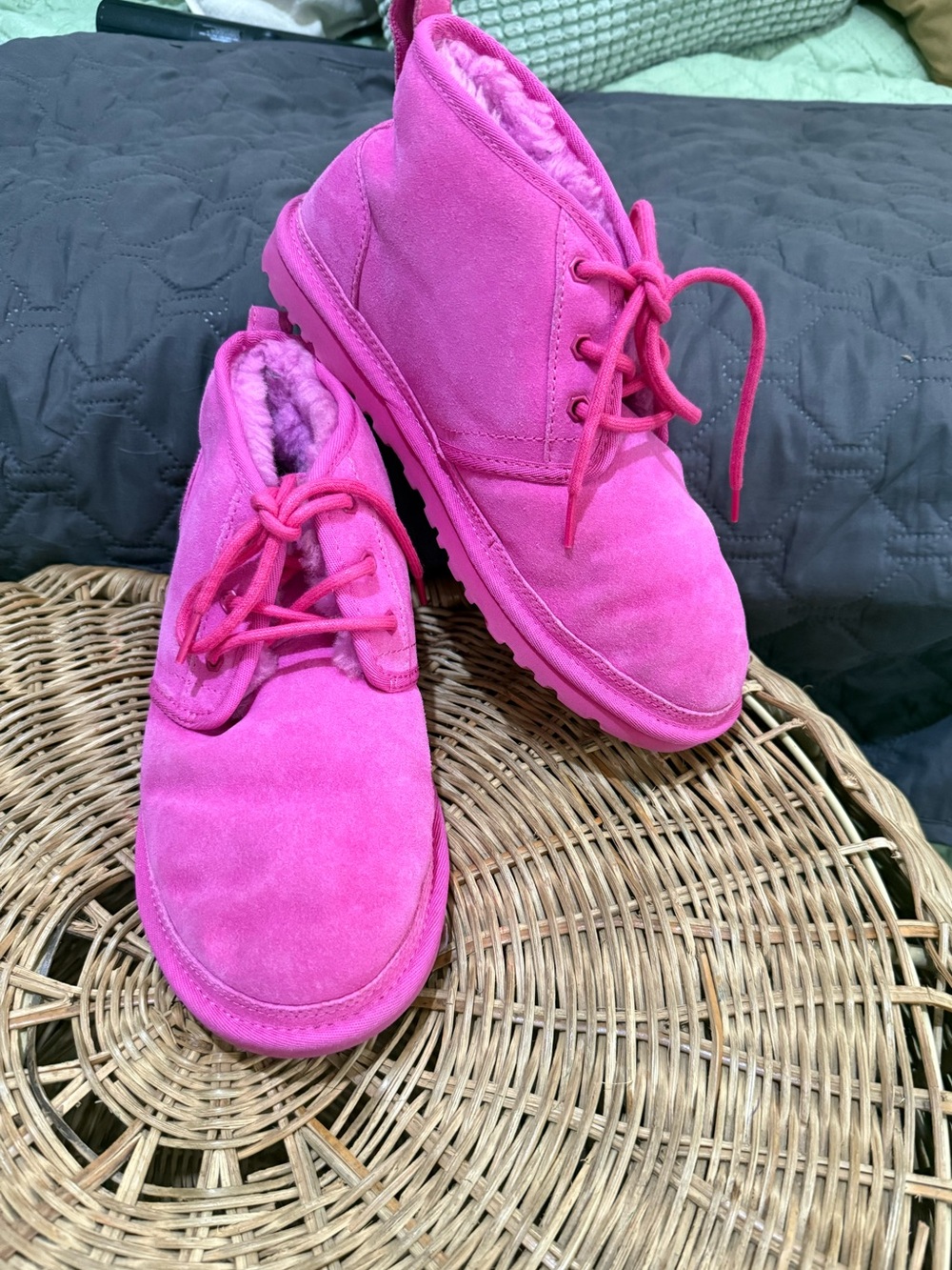 UGG Neumel Taffy Pink Suede Shearling Chukka Boots Women’s Size 9
